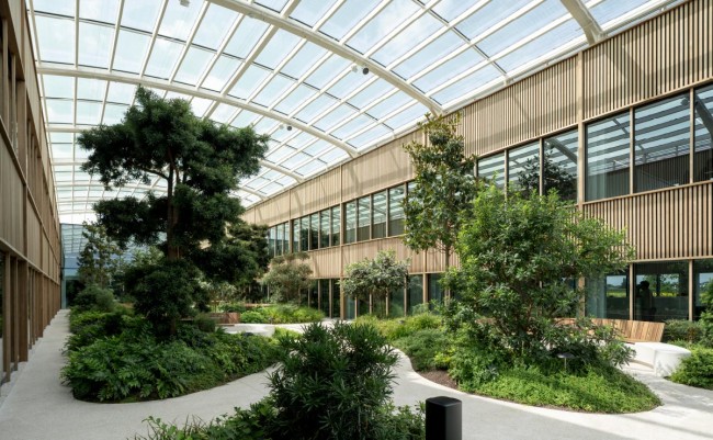 Binnentuin hoofdkantoor Willy Naessens